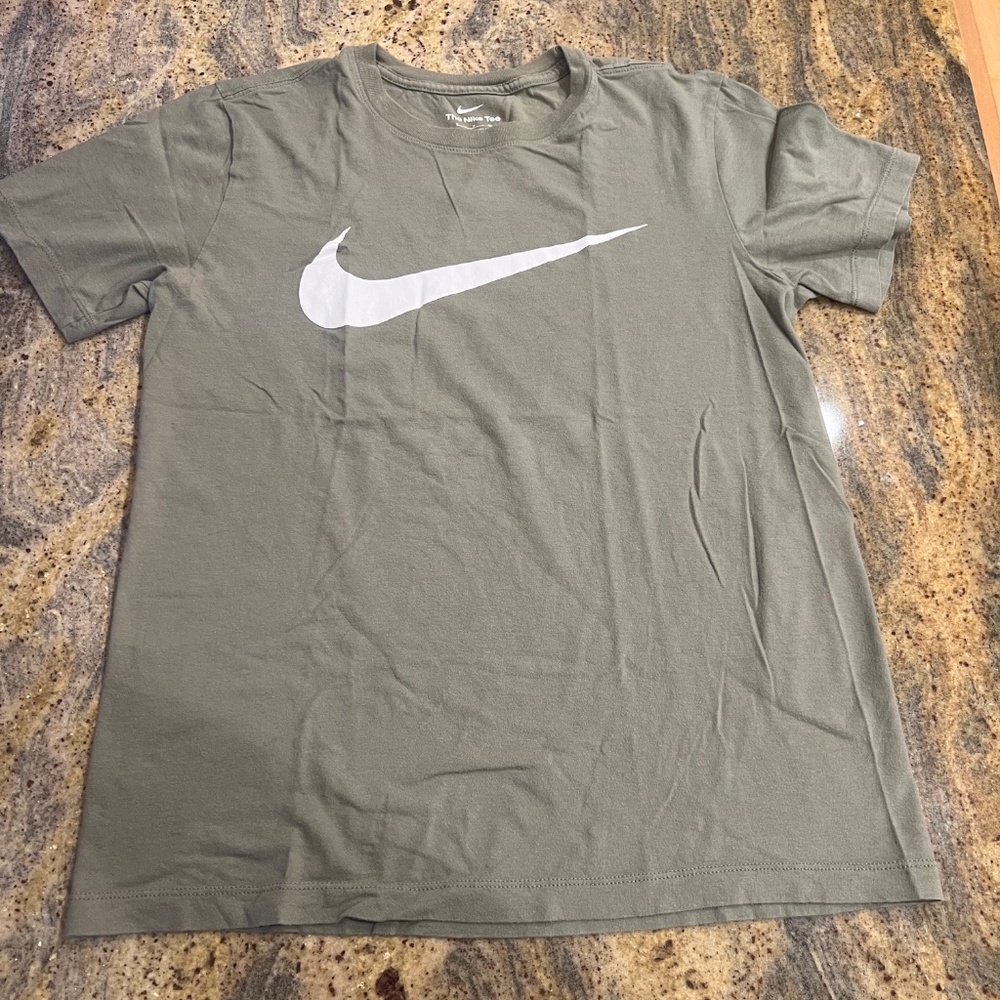 Men's Nike Tee Shirt (Small)